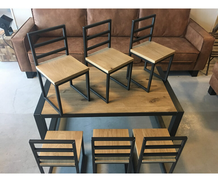 Industriële kinderset tafel + stoelen woonloodz.nl